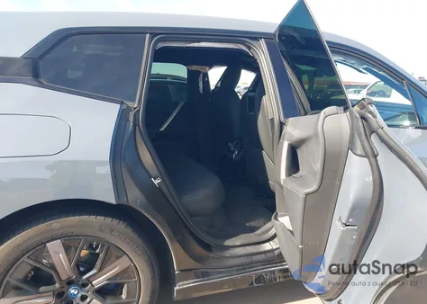 2024 BMW Ix xDrive50 z USA, uszkodzony, nr VIN WB523CF08RCP01983